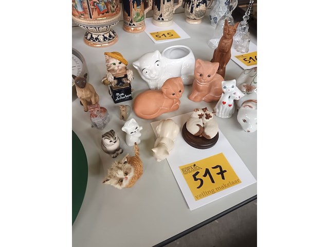 Lot 517 - beeldjes van katten. 15 stuks - afbeelding 4 van  4
