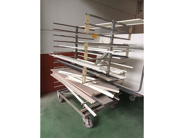 Lot 519 - mobiel draagarmrek - afbeelding 1 van  2