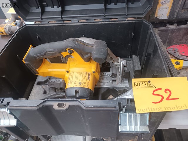 Lot 52 - accu cirkelzaag dewalt - afbeelding 1 van  4