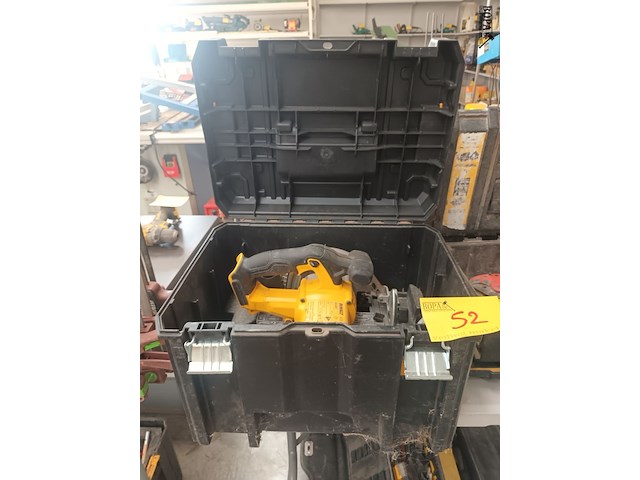 Lot 52 - accu cirkelzaag dewalt - afbeelding 4 van  4