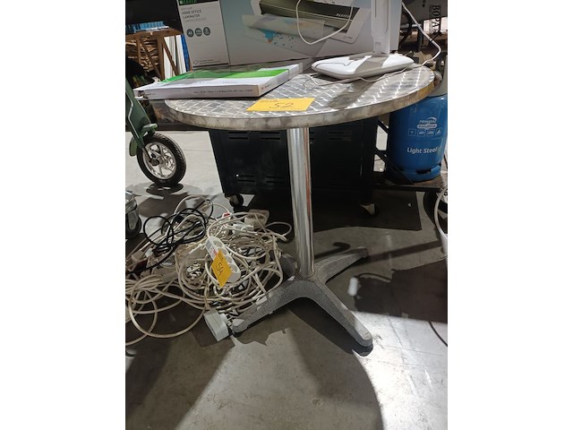 Lot 52 - aluminium terrastafel - afbeelding 1 van  3
