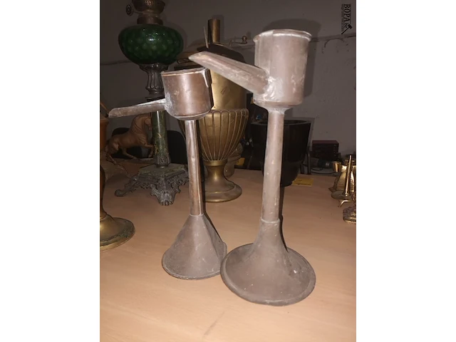 Lot 52 - antieke snotneus olielampen. 2 stuks - afbeelding 2 van  3