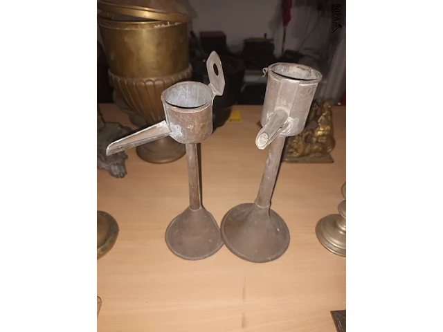 Lot 52 - antieke snotneus olielampen. 2 stuks - afbeelding 3 van  3