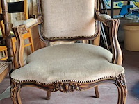 Lot 52 - antieken houten fauteuil met beige stoffen bekleding en bijp - afbeelding 2 van  3