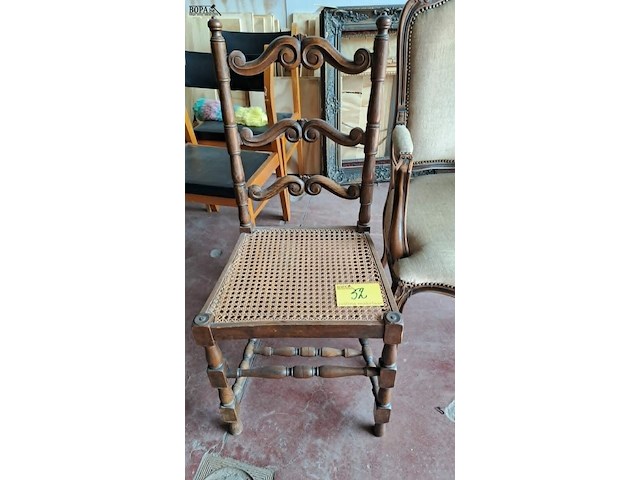 Lot 52 - antieken houten fauteuil met beige stoffen bekleding en bijp - afbeelding 3 van  3