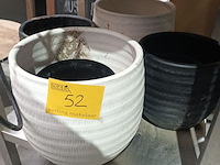 Lot 52 - bloempotten. 4 stuks - afbeelding 1 van  3