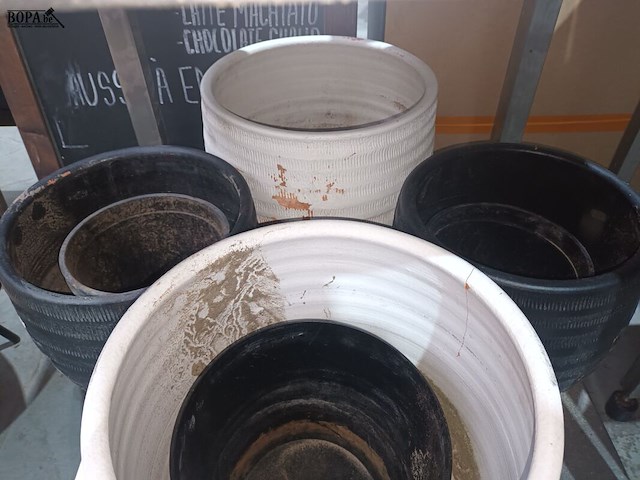 Lot 52 - bloempotten. 4 stuks - afbeelding 2 van  3