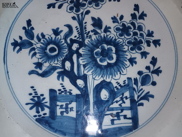 Lot 52 - chinees sierbord met bloemen - afbeelding 2 van  4