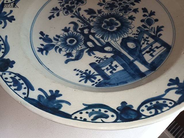 Lot 52 - chinees sierbord met bloemen - afbeelding 3 van  4