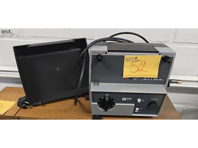 Lot 52 - filmprojector silma s111 - afbeelding 1 van  2
