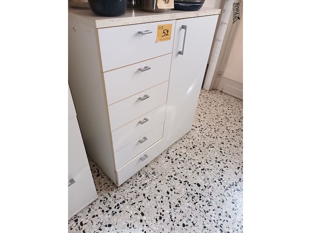 Lot 52 - kast - afbeelding 1 van  3