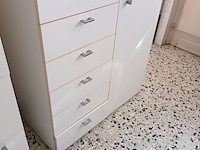 Lot 52 - kast - afbeelding 1 van  3