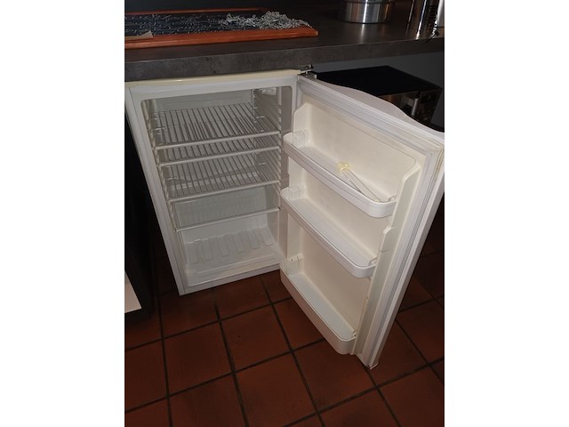 Lot 52 - koelkast beko - afbeelding 2 van  3