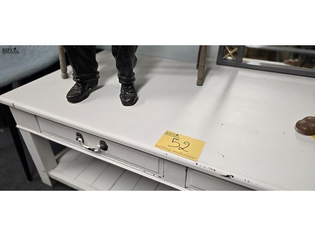 Lot 52 - landelijk geschilderde salontafel met lades - afbeelding 3 van  5