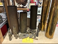 Lot 52 - lot lege en inerte militaire hulzen en munitie