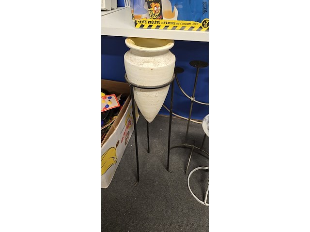 Lot 52 - metalen kaarsen- bloempothouders 3 stuks - afbeelding 3 van  3