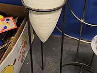 Lot 52 - metalen kaarsen- bloempothouders 3 stuks - afbeelding 3 van  3