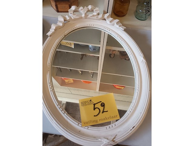 Lot 52 - ovalen vintage spiegel - afbeelding 1 van  3