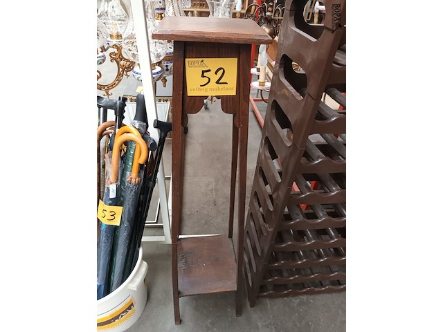 Lot 52 - plantenstaander - afbeelding 1 van  3
