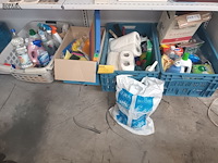 Lot 52 - poetsmateriaal en huishoudproducten - afbeelding 1 van  5