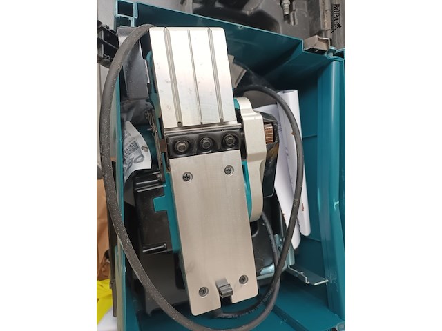 Lot 52 - schaafmachine makita - afbeelding 4 van  5