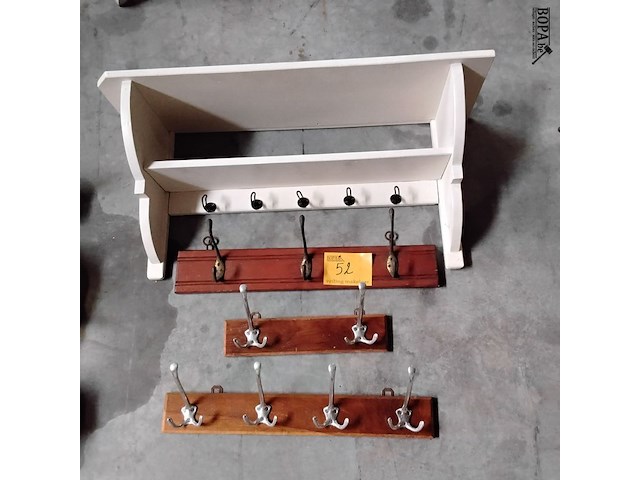 Lot 52 - set houten kapstokken wandbevestinging - 4 stuks - afbeelding 1 van  1