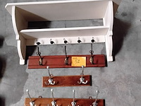 Lot 52 - set houten kapstokken wandbevestinging - 4 stuks - afbeelding 1 van  1