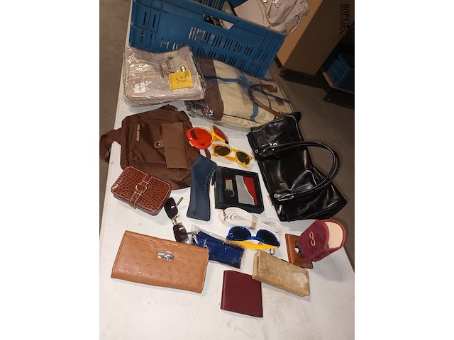 Lot 52 - tassen en brillen - afbeelding 2 van  6