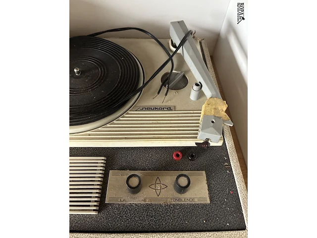 Lot 52 - vintage platenspeler neukord - afbeelding 2 van  4