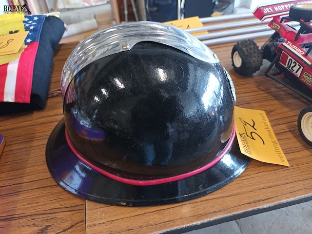 Lot 52 - vintage rijkswacht helm met binnenwerk - afbeelding 2 van  3