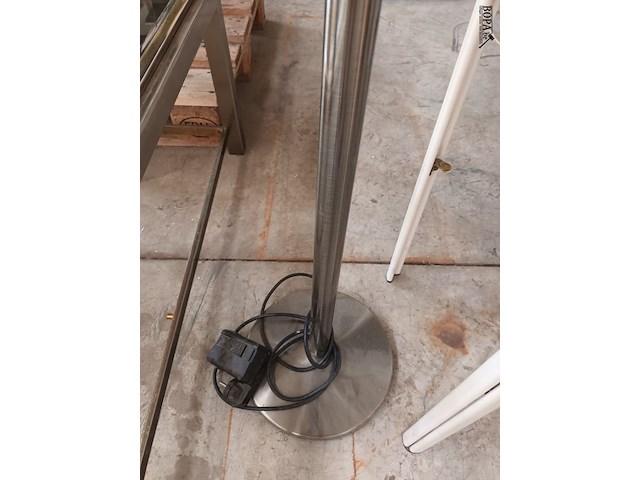Lot 52 - vloerlamp - afbeelding 2 van  2