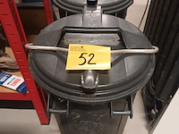 Lot 52 - vuilnisbak. 2 stuks - afbeelding 1 van  4