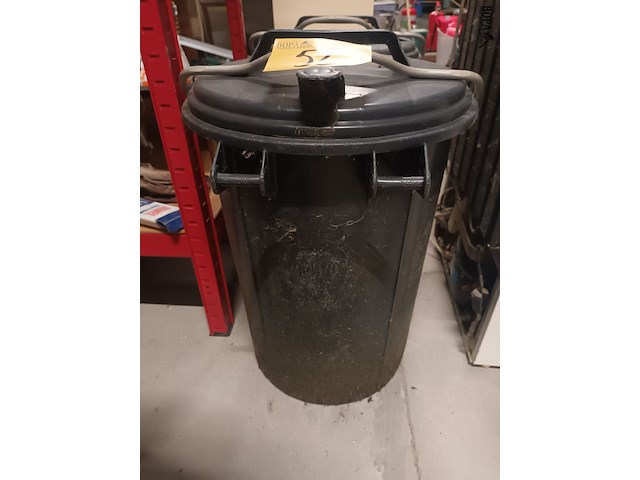 Lot 52 - vuilnisbak. 2 stuks - afbeelding 2 van  4