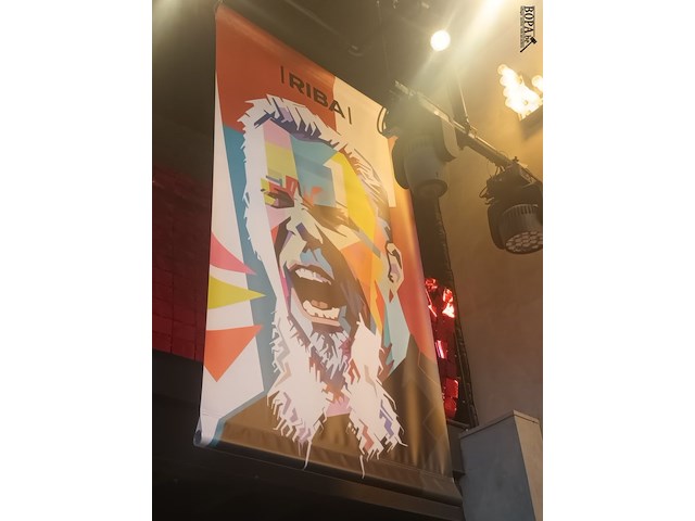 Lot 52 - zeil met afbeelding james hetfield - afbeelding 2 van  3