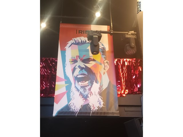 Lot 52 - zeil met afbeelding james hetfield - afbeelding 3 van  3