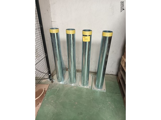 Lot 523 - stalen rampaal. 4 stuks - afbeelding 1 van  3