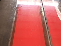 Lot 523 - vitrine tafel op metalen onderstel - afbeelding 3 van  3