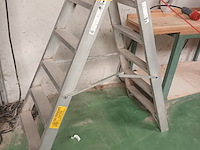 Lot 525 - aluminium vouwladder - afbeelding 1 van  3