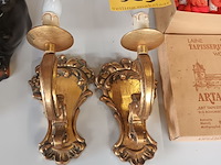 Lot 525 - koppel houten amplieken