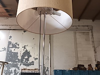 Lot 525 - staande lamp - afbeelding 1 van  3