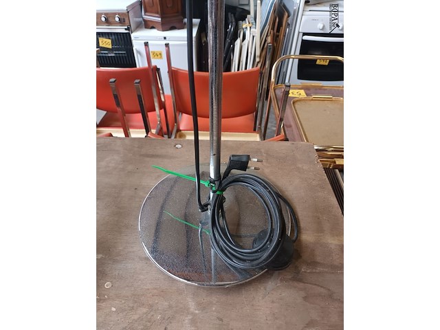 Lot 525 - staande lamp - afbeelding 2 van  3