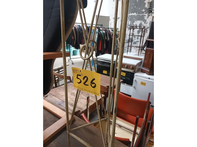 Lot 526 - plantenstaander - afbeelding 2 van  3