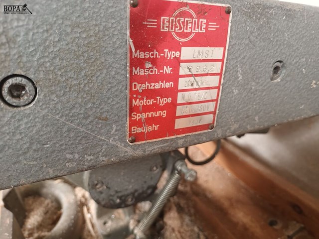 Lot 526 - werkbank met verstekzaag - afbeelding 3 van  4
