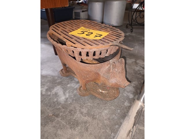 Lot 527 - varkentje mini bbq in gietijzer - afbeelding 3 van  3