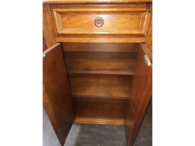 Lot 529 - eiken kastje - afbeelding 3 van  4