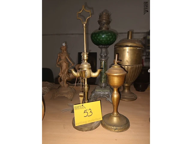 Lot 53 - antieke koperen olielampen. 2 stuks - afbeelding 1 van  3