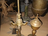 Lot 53 - antieke koperen olielampen. 2 stuks - afbeelding 2 van  3