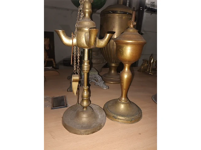 Lot 53 - antieke koperen olielampen. 2 stuks - afbeelding 3 van  3