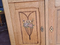 Lot 53 - antieken frans dressoir met marmeren blad en bloemenpatroon - afbeelding 2 van  3