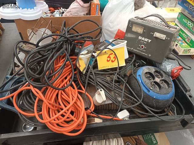 Lot 53 - bak met werkmateriaal - afbeelding 1 van  6